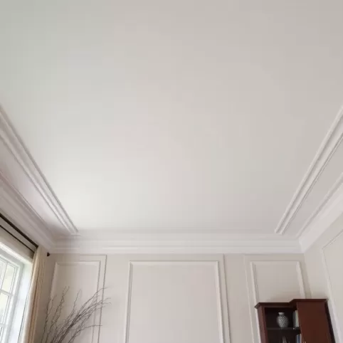 Sztukateria W Niskim Pomieszczeniu