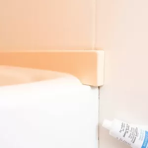 Czym przykleić listwę do wanny