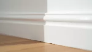 Jak łączyć listwy przypodłogowe pod kątem
